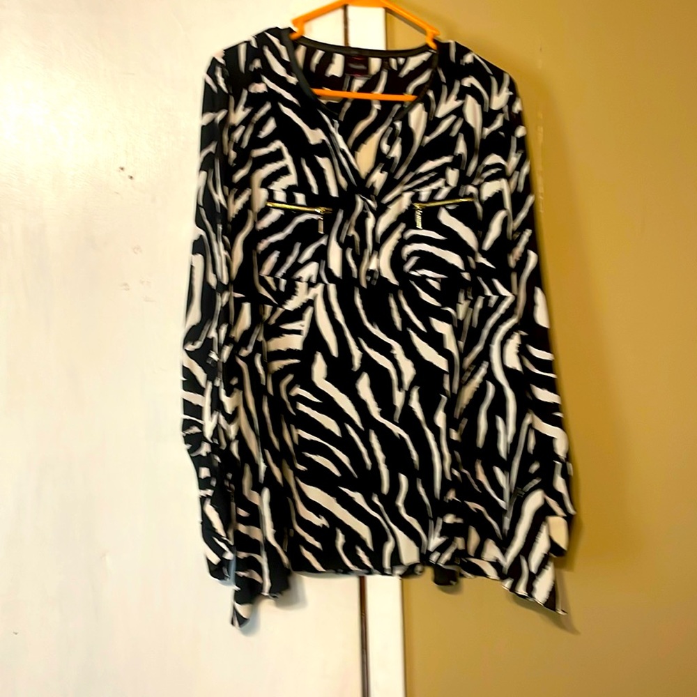 Black & white dress shirt size large in excellent condition.